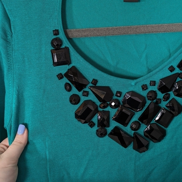 Silk Embellished Neckline Kelly Green 3/4 Sleeve Top from August Silk Size S - Picture 3 of 6